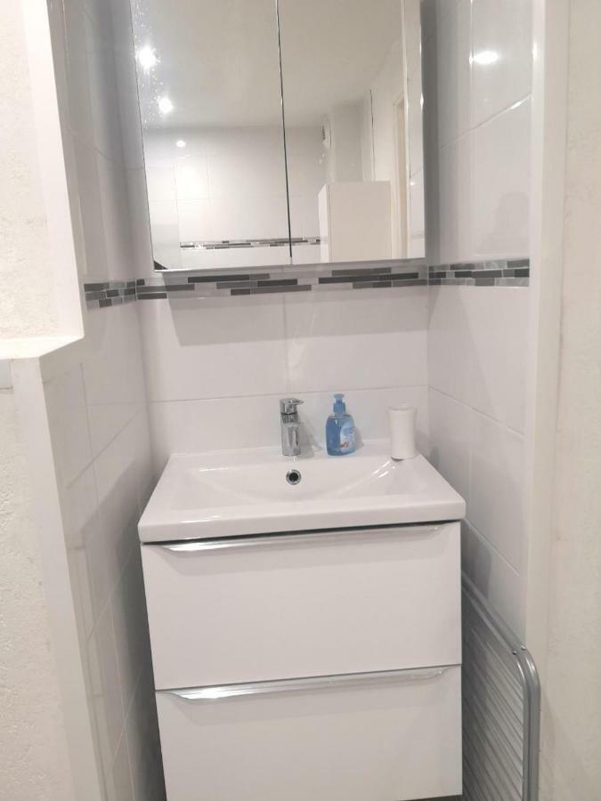 Le De Apartment *